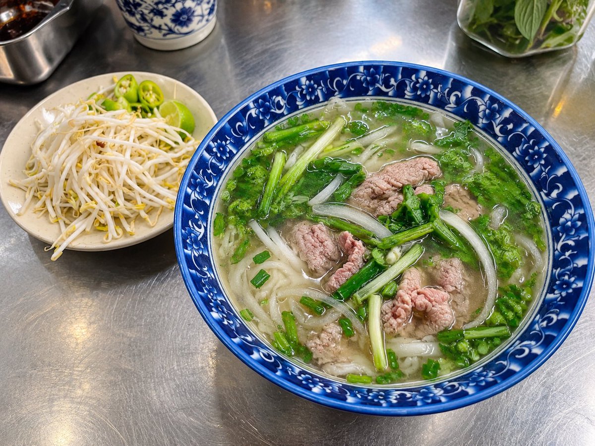 BlueEyes132w's tweet photo. 🇻🇳 Pho for lunch? Always a YES! 🍜❤️

A steaming bowl of Vietnamese pho, tender beef, fresh herbs, and a flavorful broth. Simple, comforting, and absolutely delicious!

Could you eat pho every day? 👀👇 https://t.co/lUXVCjaw6k