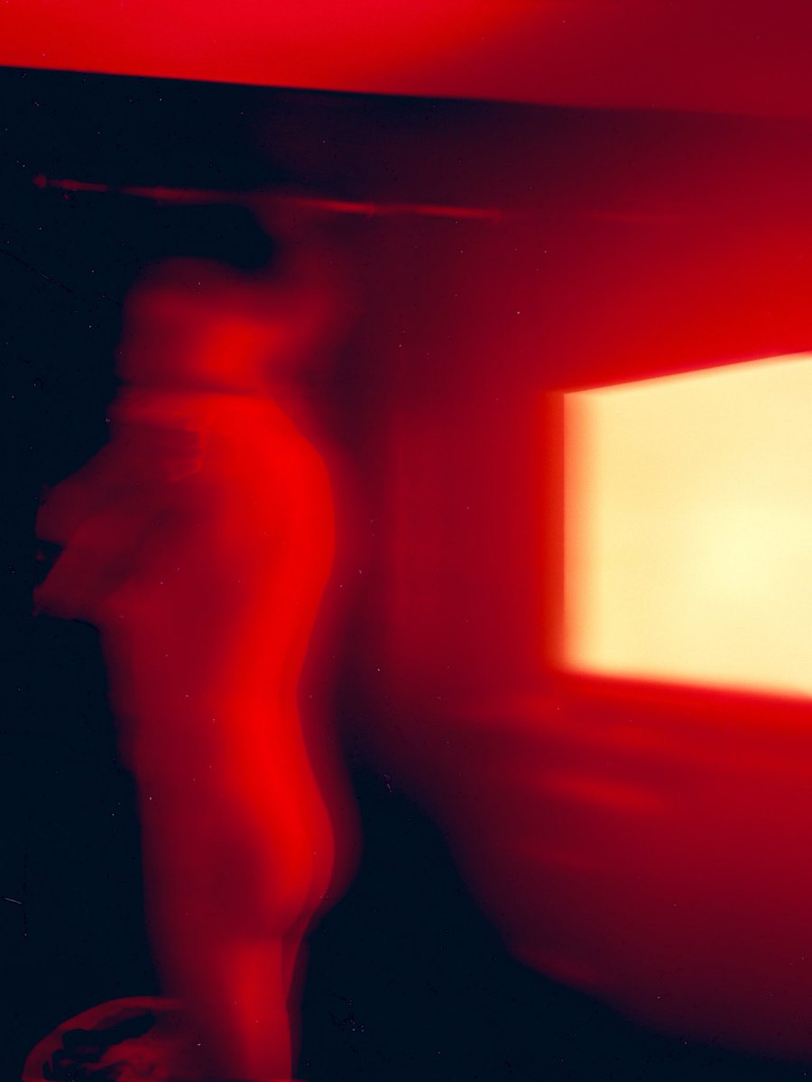 luminanoxart's tweet photo. Lost in the shadow play. A study of contrast and form. ♥️

#FineArtPhotography #ArtisticNude #MaleForm #Chiaroscuro #ShadowPlay #NeonAesthetics https://t.co/ItsLRa6CDn