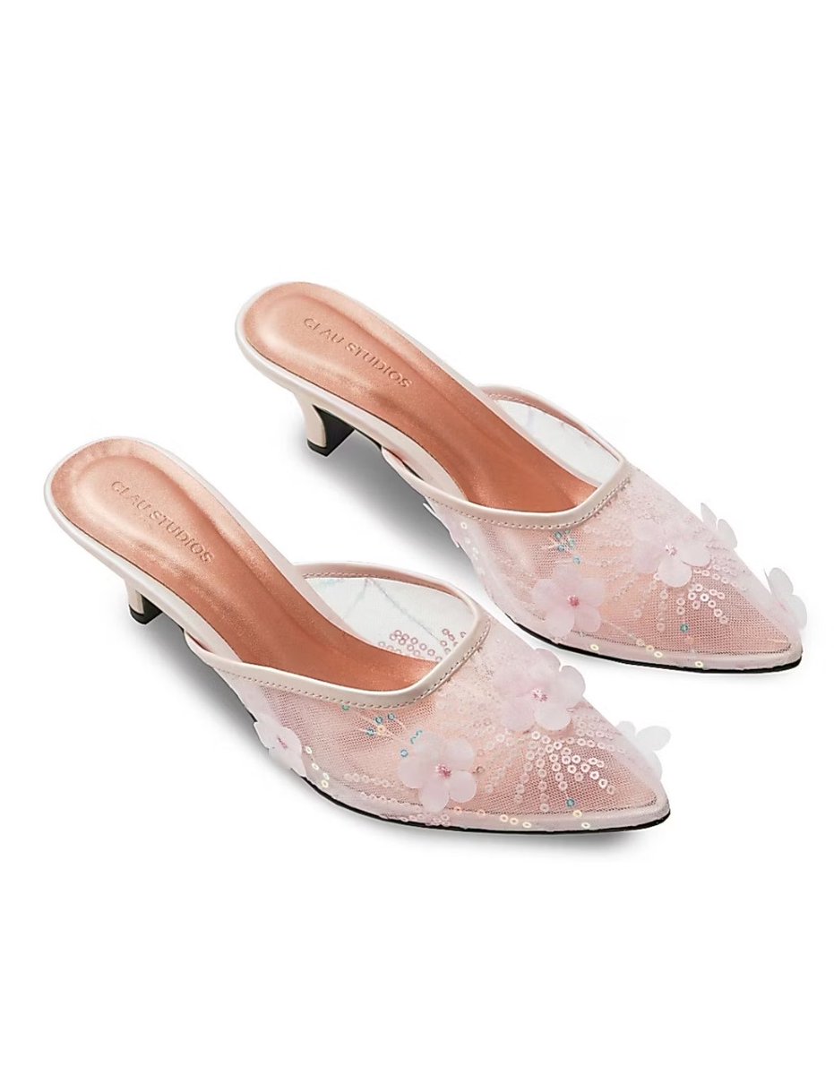 gloomyskies98's tweet photo. Ternyata salah satu bridesmaid amanda rigby owner sepatu ini yah? Jujur kalian tertarik beli gak?!￼ https://t.co/7qfnO389ry