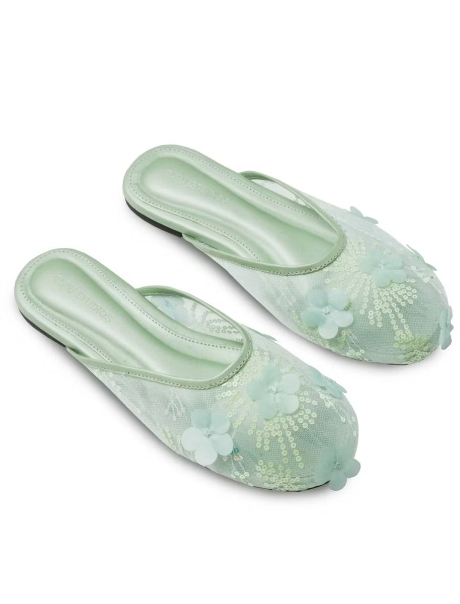 gloomyskies98's tweet photo. Ternyata salah satu bridesmaid amanda rigby owner sepatu ini yah? Jujur kalian tertarik beli gak?!￼ https://t.co/7qfnO389ry