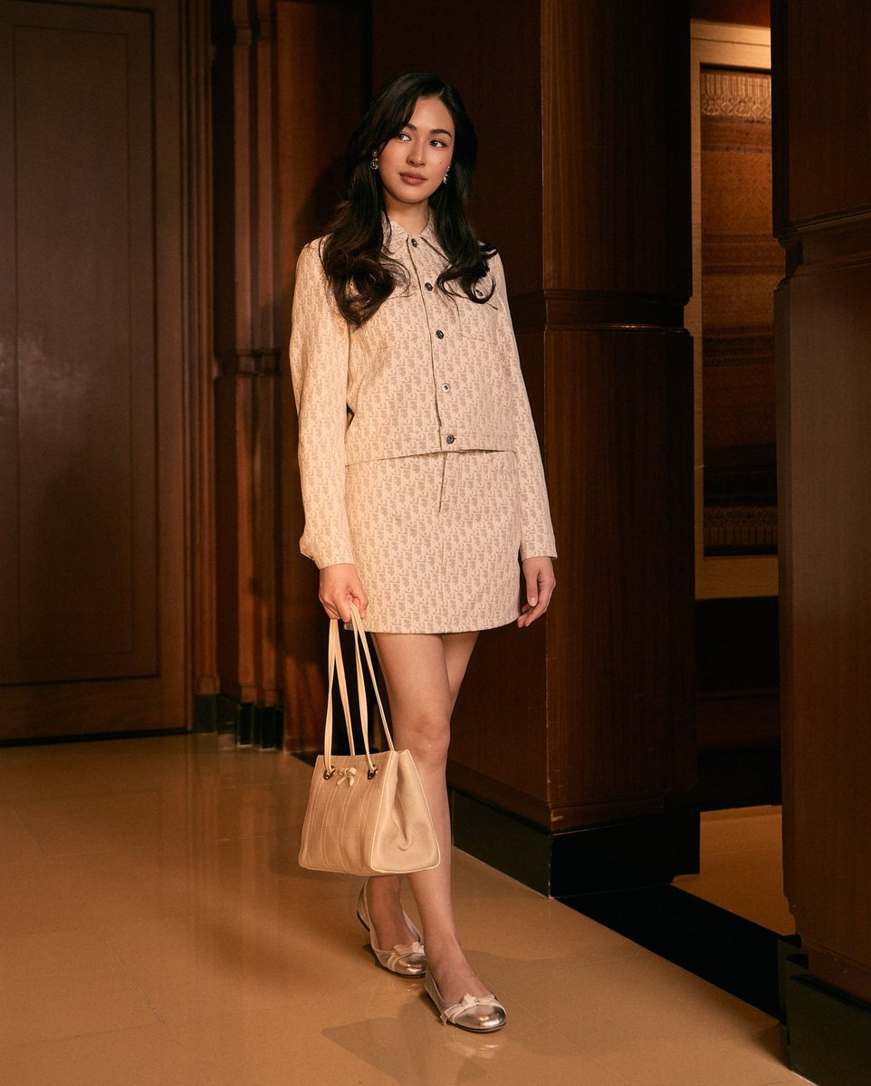 OneilyMusic's tweet photo. Lingling Kwong looks stunning for Dior. https://t.co/W79kxjU95X