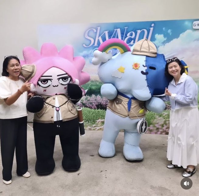 Tearremq_'s tweet photo. คุณย่ากับคุณย่า น่ารักจังเลยยย 😭😭😭😭 https://t.co/lA2Si3vFcL