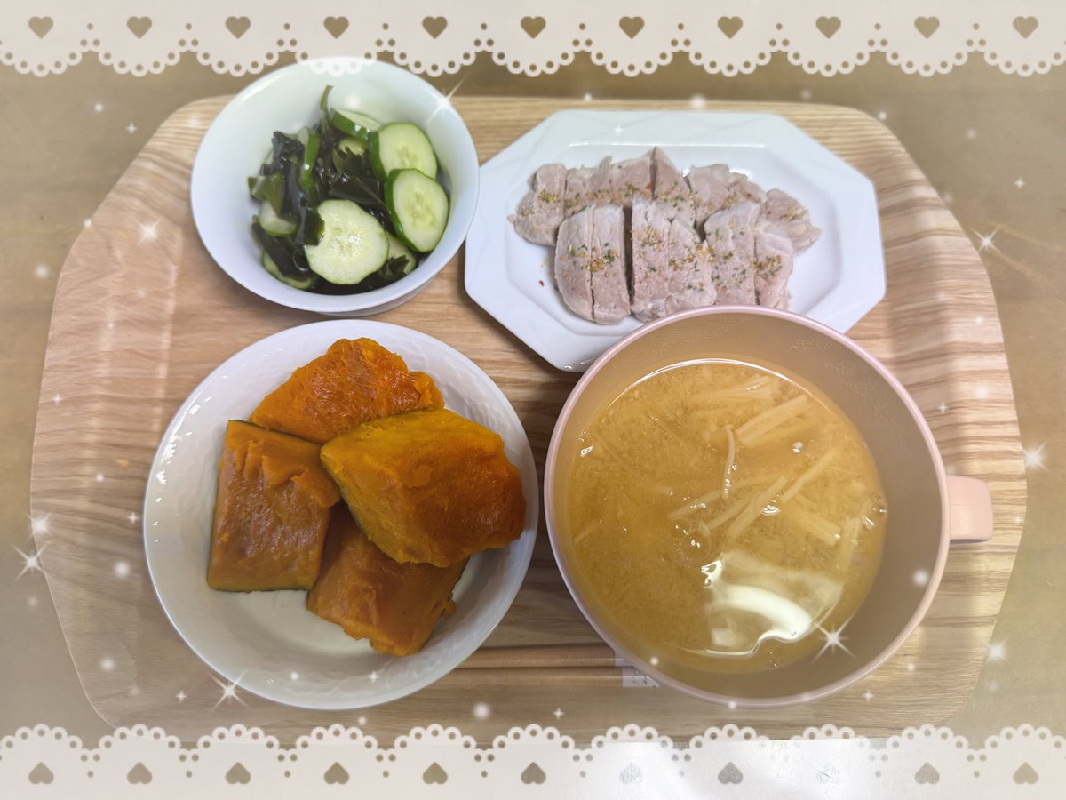 28chama's tweet photo. ꒰ おひるごはん ꒱

作り置きしてたかぼちゃ煮🎃⟡.·いつもの蒸しかぼちゃと違って、冷たくて甘くてとってもおいしかった🫶🏻
あと今日は豚ヒレ肉！個人的にちょっと挑戦だったけど...脂身もなくあっさりしてて、豚肉苦手な私でもおいしくたべれたっჱ̒⸝⸝> ·̫ <⸝⸝ᐡ➿⭐️︎⸝⋆ https://t.co/oSvA00rXpk