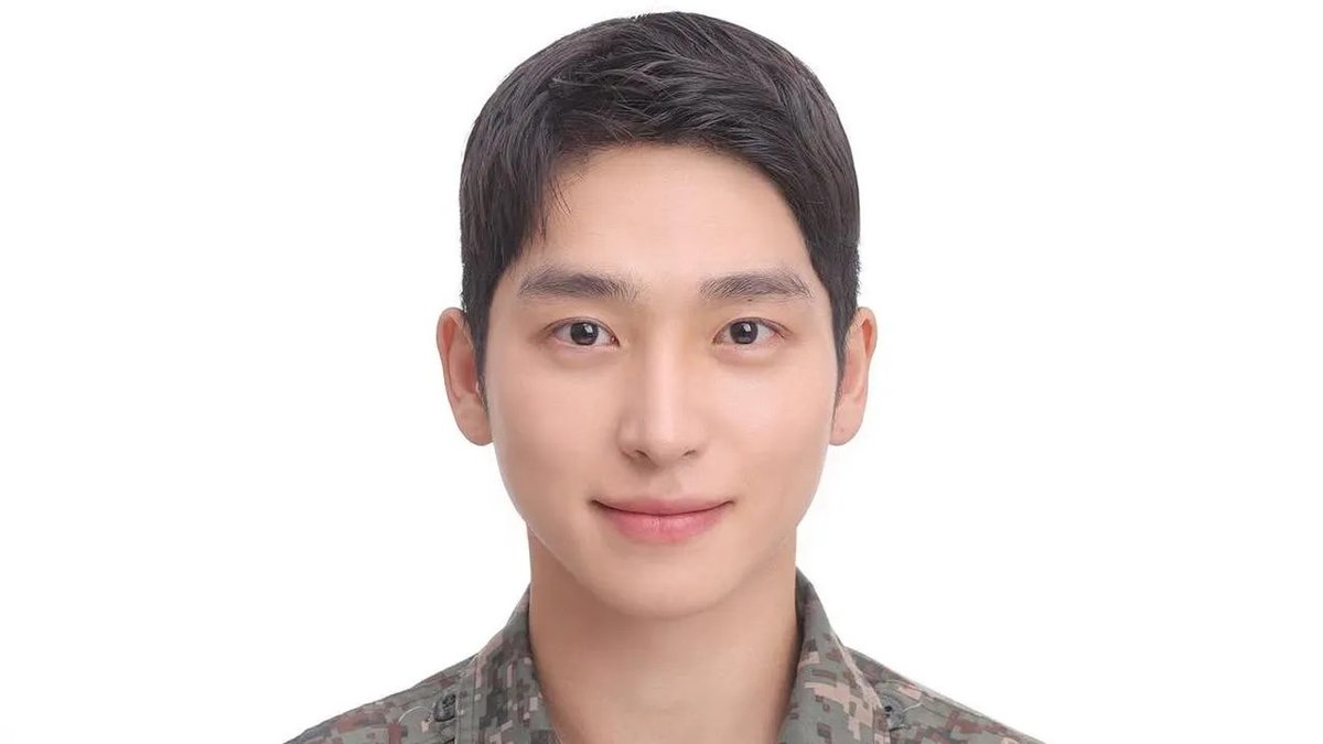 KapanlagiKorea's tweet photo. Potret The Boyz Rayakan Kepulangan Sangyeon Usai 18 Bulan Wamil: Sangyeon resmi selesai wamil pada 16 September 2026. Ia dijemput member THE BOYZ dan disambut THE B, bertepatan dengan babak baru grup. Intip fotonya yuk! #TheBoyz #SangyeonTheBoyz #Wamil https://t.co/IR71KZ0jTK https://t.co/zuVFpa4x51