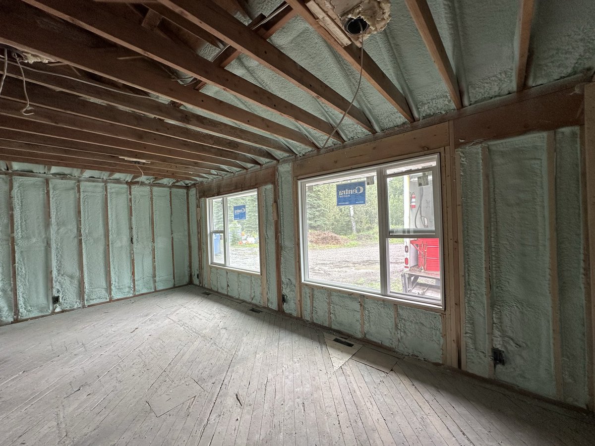 Kunwarjeethsr's tweet photo. Another job done! 💪 R-22 walls with 2 lb spray foam and basement rim joists all foamed up. One more project in the books! 🏠

#SprayFoam #R22 #BasementInsulation #braggcreek https://t.co/GY9Ogxdeca