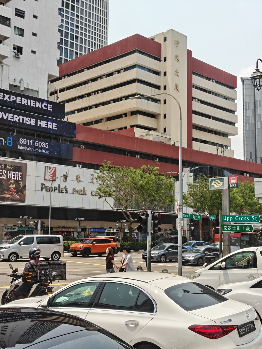 chidorakele's tweet photo. Have you ever watched Hong Kong movies? Many buildings in Chinatown were completed in the 1970s. https://t.co/F8xFZnXQsw