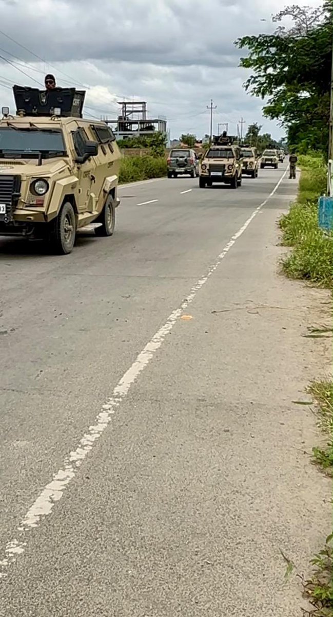 mnp_2018's tweet photo. *Hill to Valley | Marching Together for Peace & Security 🇮🇳*20.09.2026

 Flag March  conducted by CRPF runs through Imphal-Bishnupur- Churachandpur  connecting Hill and Valley to reassure the general public about their safety and security & #CRPF's  commitments  for the welfare and well being of the people of Manipur.
@HMOIndia 
@crpfindia 
@northeast_zone 
@manipur_police 
@digopsimp 
@DIGCCPUR2024