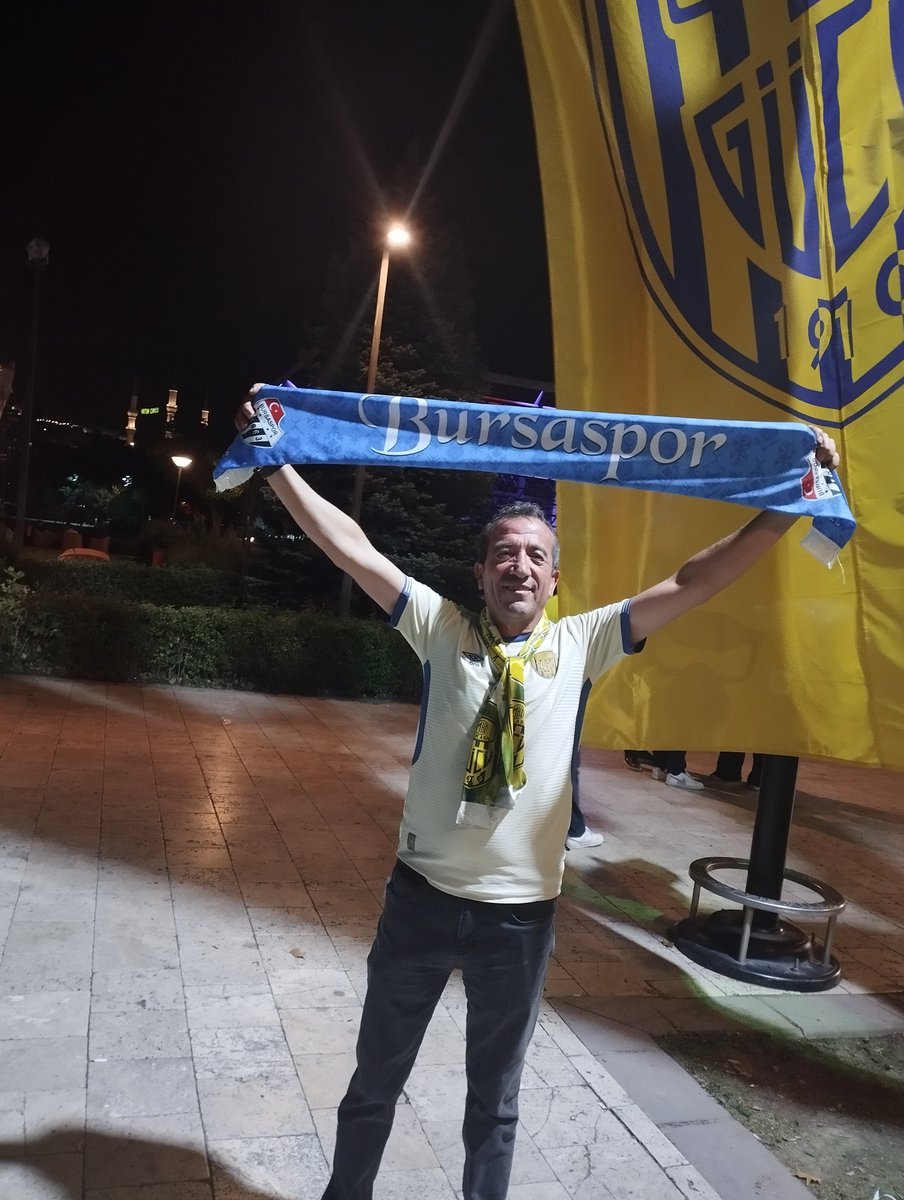 tosun15940's tweet photo. Ne kadar Ankaragüçlüysek o kadar Bursasporluyuz 💛💙💚🤍🇹🇷🇹🇷 anlayan anladı. #Ankaragücü #Bursaspor https://t.co/SAeAiFy6Wh
