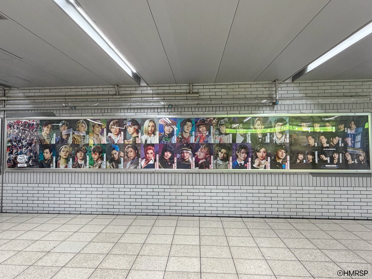 hm_rtstage's tweet photo. 【広告掲出】
“ヒプ・カリ”ステコラボLIVE「STYLE WARS 2026」
-Battle of Pride 2026-

JR東日本池袋駅 改札外北通路にて、広告掲出がSTART🎤
お近くをお通りの際はぜひご注目ください！

＜期間＞9/27(日)まで

※広告掲出に関する鉄道会社・駅係員へのお問い合わせはご遠慮ください。
#ヒプステ #カリdeステ #BoP2026
