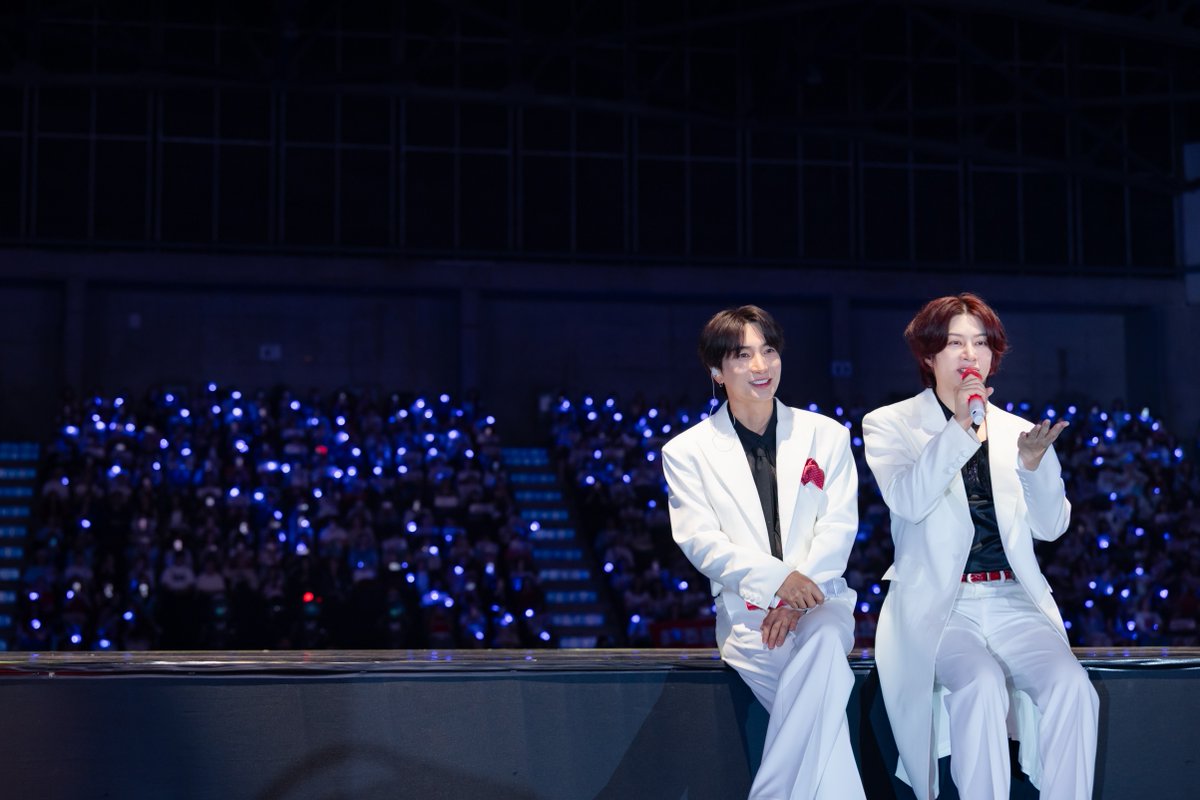 PPTVHD36's tweet photo. LEETEUK และ HEECHUL ถ่ายทอดสายใยมิตรภาพในฐานะ ‘SUPER JUNIOR-83z’ ผ่านแฟนคอนครั้งแรกในประเทศไทย ‘2026 SUPER JUNIOR-83z FANCON TOUR [1983] in BANGKOK’  📌 https://t.co/ThvE4u39QI

โดยแฟนคอนครั้งนี้ถูกสร้างสรรค์ขึ้นภายใต้คอนเซปต์ “เรื่องราวแห่งมิตรภาพของ SUPER JUNIOR-83z” ผ่านโชว์ที่ผสมผสานทั้งดนตรี การแสดง และความบันเทิง ร้อยเรียงความทรงจำในอดีตและปัจจุบันของ LEETEUK และ HEECHUL ผ่านองค์ประกอบหลากหลาย ทั้งฉาก ‘รถบัสสาย 83’ ในจินตนาการ ที่พาทั้งคู่และ E.L.F. เดินทางผ่านช่วงเวลาต่าง ๆ ไปด้วยกัน นำเสนอเสน่ห์ที่เป็นธรรมชาติของทั้งคู่ พร้อมเผยเคมีเฉพาะตัวที่เกิดจากความแตกต่างและลงตัวในเวลาเดียวกัน

#SUPERJUNIOR  #SUPERJUNIOR_83z 
#SUPERJUNIOR_83z_1983 #SUPERJUNIOR_83z_1983_BKK
#SMTrue #PPTVHD36
