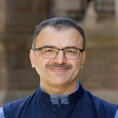 ZihninSesi's tweet photo. @osmansimsek_1 Osman Hocam profil resminiz dikkatimi cekti, yaka geometriniz hristiyan din adamlarinda gorulen “clerics collar ( ruhban yakasi) formuna geometrik olarak benziyor. Bunun sebebi hikmeti nedir? https://t.co/fcnNT7kjG7
