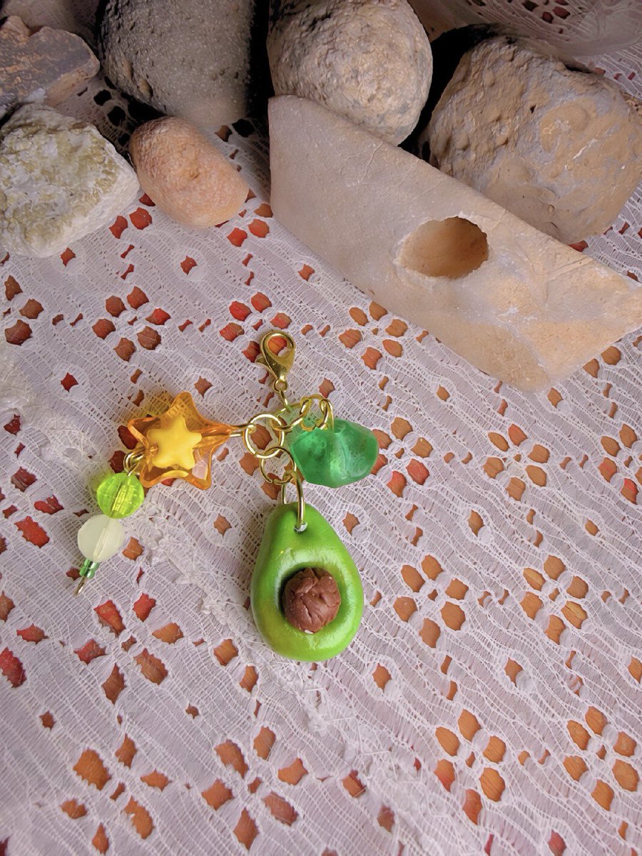 lvl99roidmage's tweet photo. Omg! Forgot to tell you also I have fruit bats available! And other lil fruit charms :) the mango fruit bat is my fave!! So fun to make #fruitbat #fruitcharms #handmadeearrings #handmade #bagcharms (link in bio!) https://t.co/FMtuUGk54L