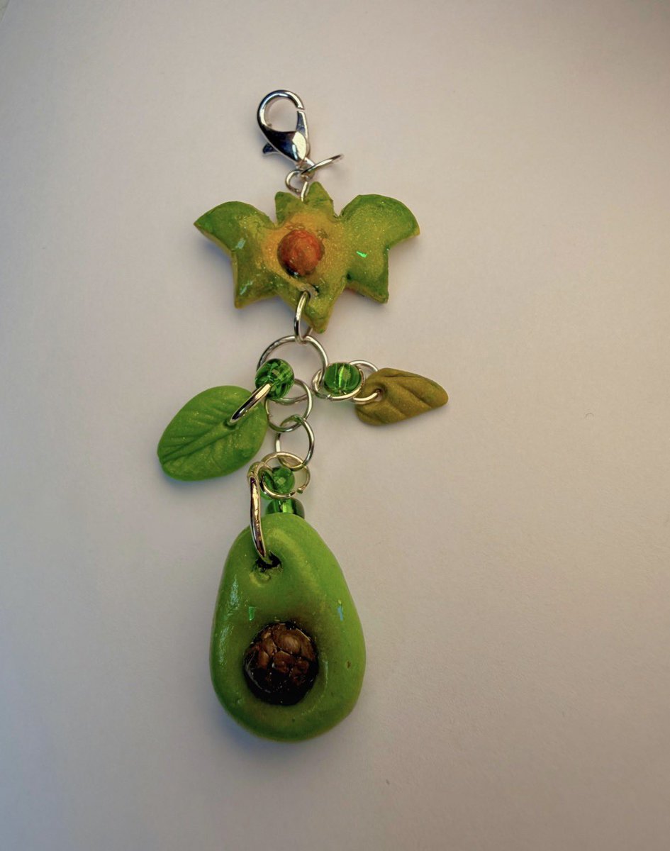 lvl99roidmage's tweet photo. Omg! Forgot to tell you also I have fruit bats available! And other lil fruit charms :) the mango fruit bat is my fave!! So fun to make #fruitbat #fruitcharms #handmadeearrings #handmade #bagcharms (link in bio!) https://t.co/FMtuUGk54L