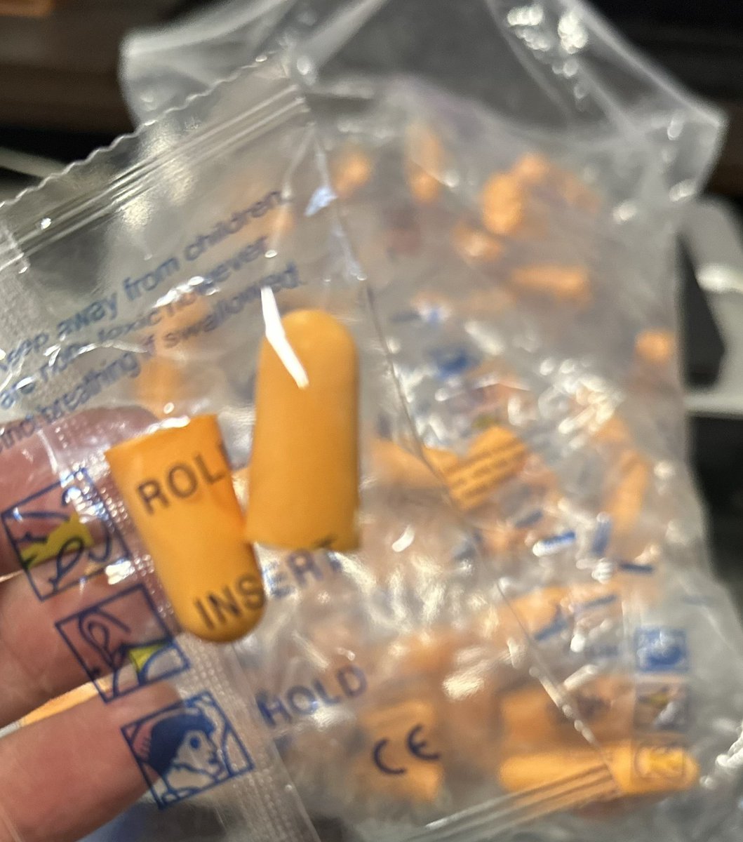tetsukanmuri's tweet photo. 明日はデカい音祭りです。
耳栓用意してますので欲しい方はTHE冠の物販のとこでもらって下さいね。（無料）
特にスピーカー前で見る方は。
#大冠祭 https://t.co/evbMDFtASV