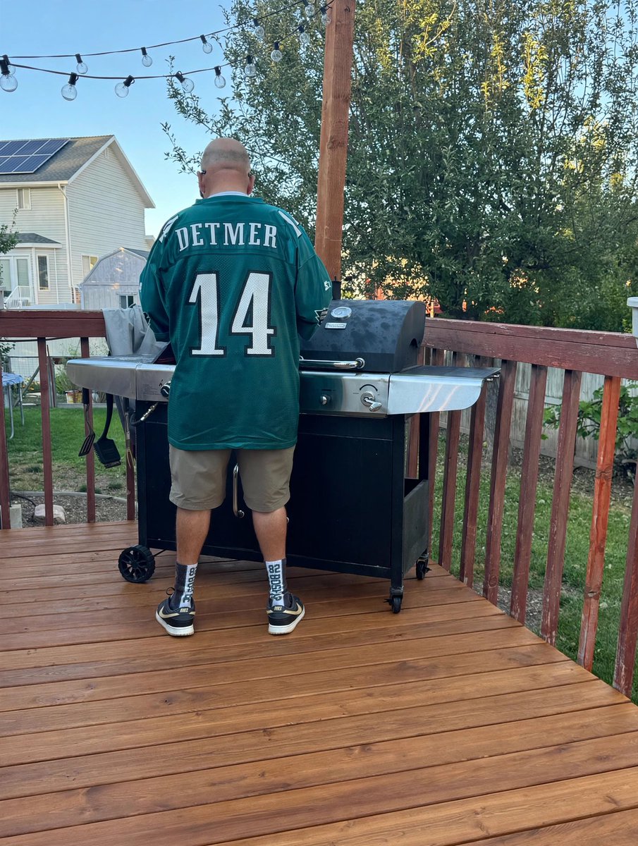 BYUfreak's tweet photo. BBQ and the @Eagles win is the best!! #Detmer https://t.co/DiR7ItE9Jc