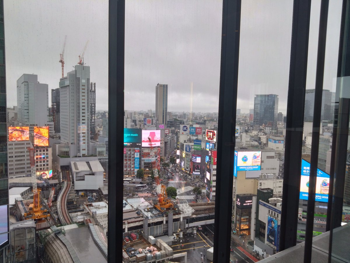 Yo_Shi_Ha_Ru_'s tweet photo. 雨は今のところ大したことなく、今から NINE です。 https://t.co/5qHKBybYSO