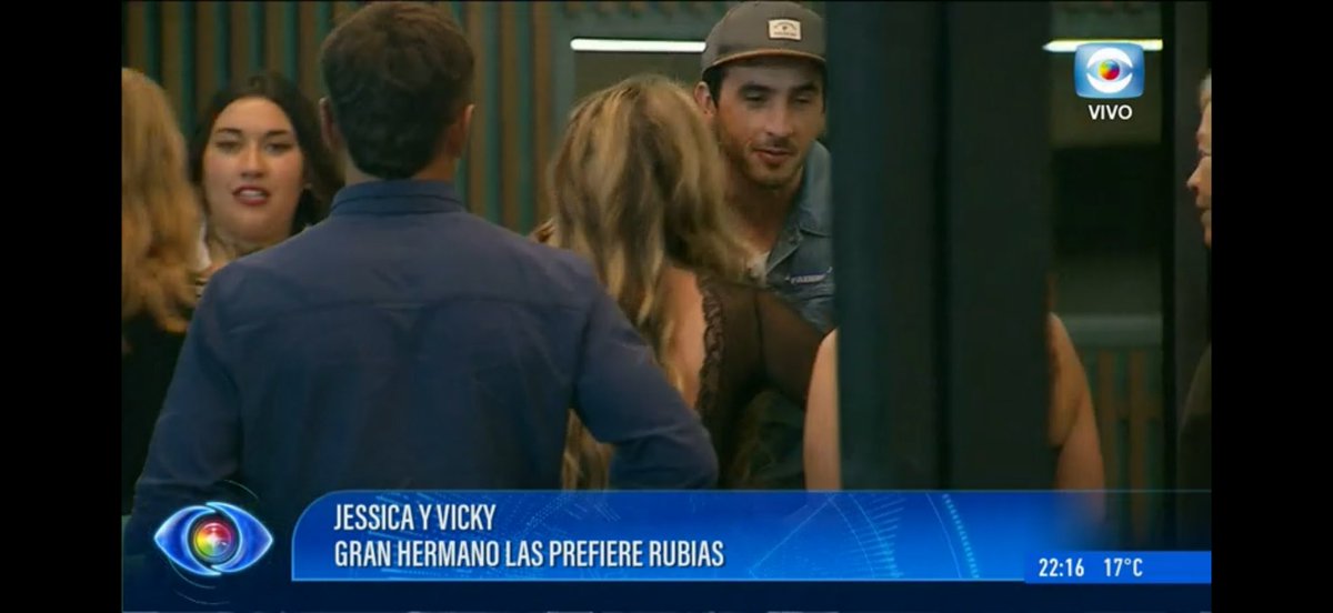 giglesias19's tweet photo. La cara de este paisano por favor el tipo no quiere dejar títere con cabeza #GranHermanouy https://t.co/qpfCO4qtcV
