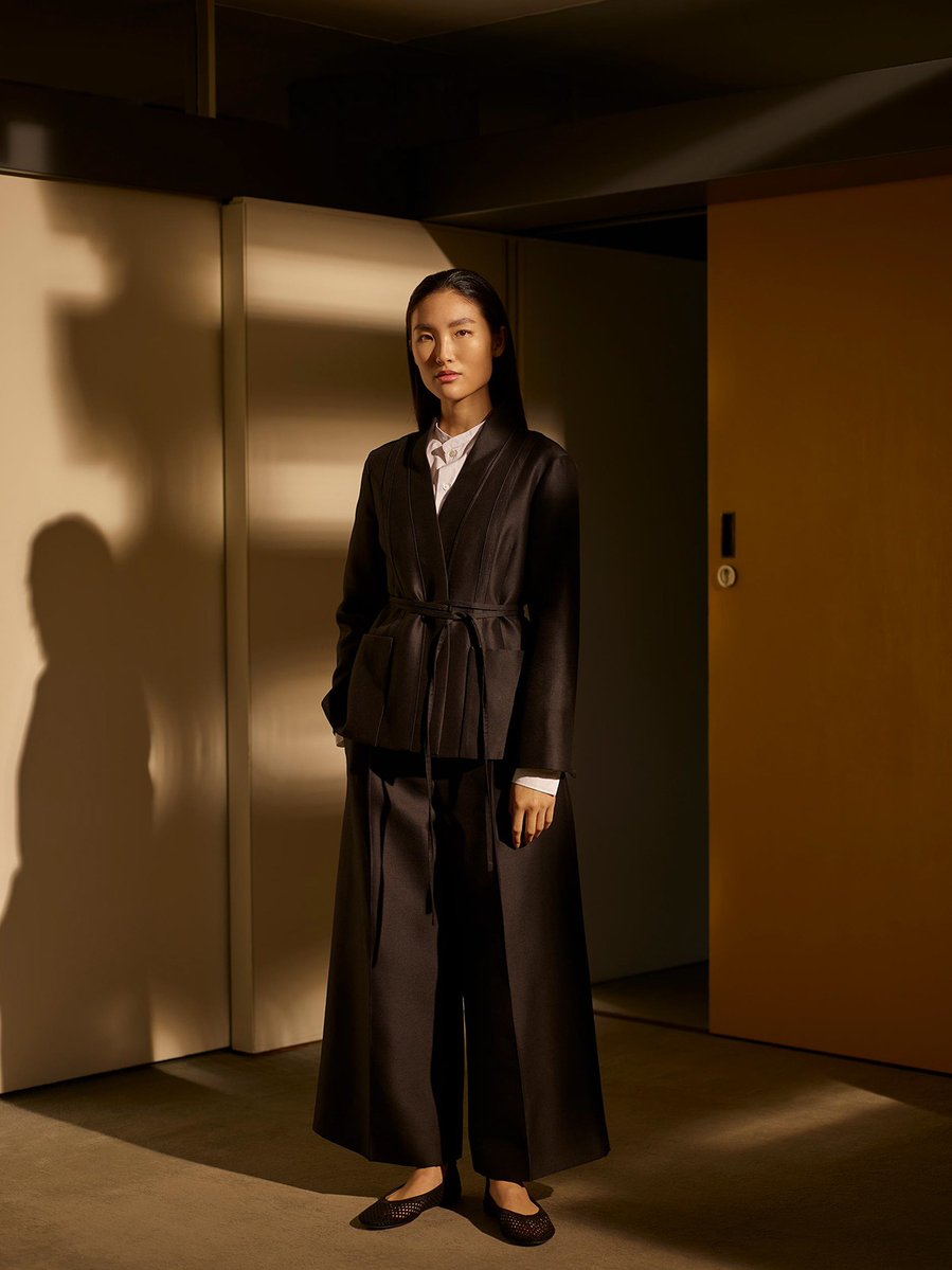 JeffreyLeeiffk's tweet photo. If she tried to feed Ruby snacks, there’s a high likelihood the Wolf might just swallow her whole. https://t.co/MGk4n550y6