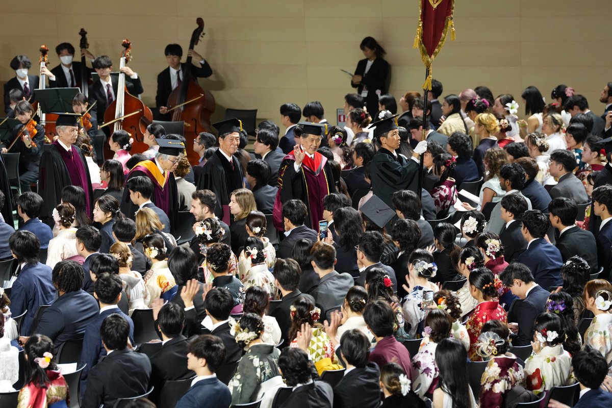 baba_keizai's tweet photo. 【#今日の馬場経】
9月19日、早大で秋の卒業式が行われました。翌20日に2期8年の任期満了で、「ラブジ」の愛称でも親しまれた田中愛治総長から、最後となる式辞が卒業生に送られました。ご卒業の皆さん、おめでとうございます！！ https://t.co/2wowdGV4wg