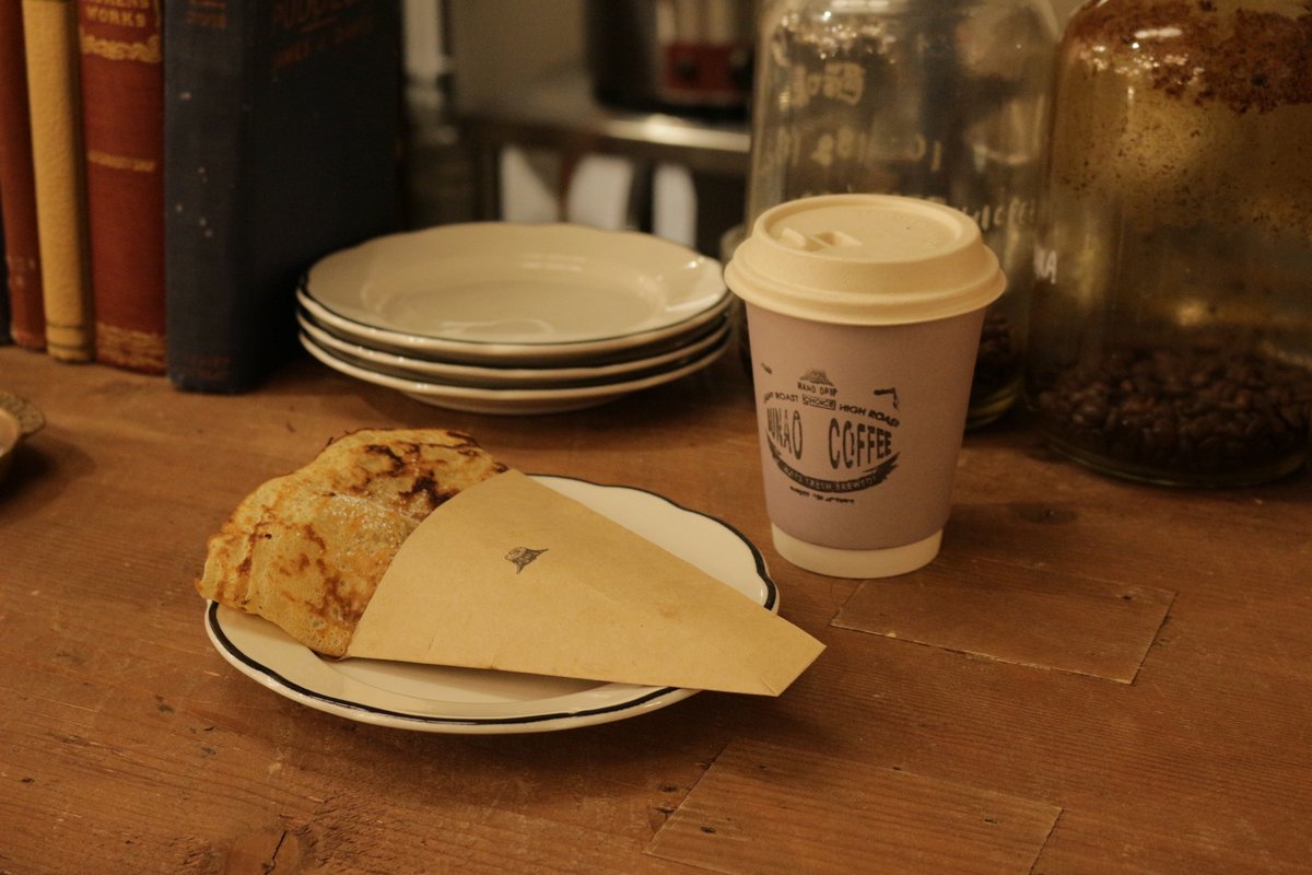 SUNAOCOFFEE's tweet photo. 「今日はお家でゆっくり過ごすから」と、テイクアウトでクレープを買いに来てくださったお客様。  

お気に入りの器にのせて、好きな音楽を流しながら味わうカフェタイム。  

そんな日常の中の小さな楽しみにSUNAO COFFEEを選んでいただけることが、とても嬉しく思います。
 
#五反田カフェ https://t.co/yuIOTRnr01