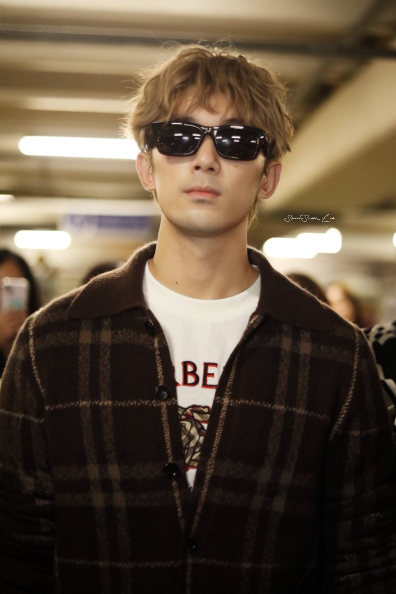 5051sm's tweet photo. 260921 #WuLei London 🛬 https://t.co/O3kqedoy8a
