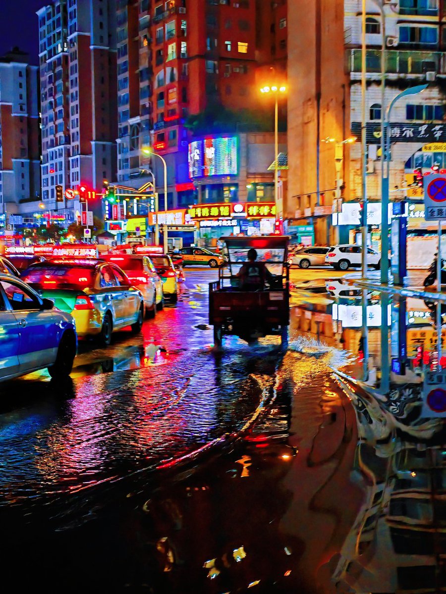 JodieCleme56039's tweet photo. Random street shot: neon sign glow mixing with afternoon rain—tiny moments that hit different.， https://t.co/lAX7KNqvaZ