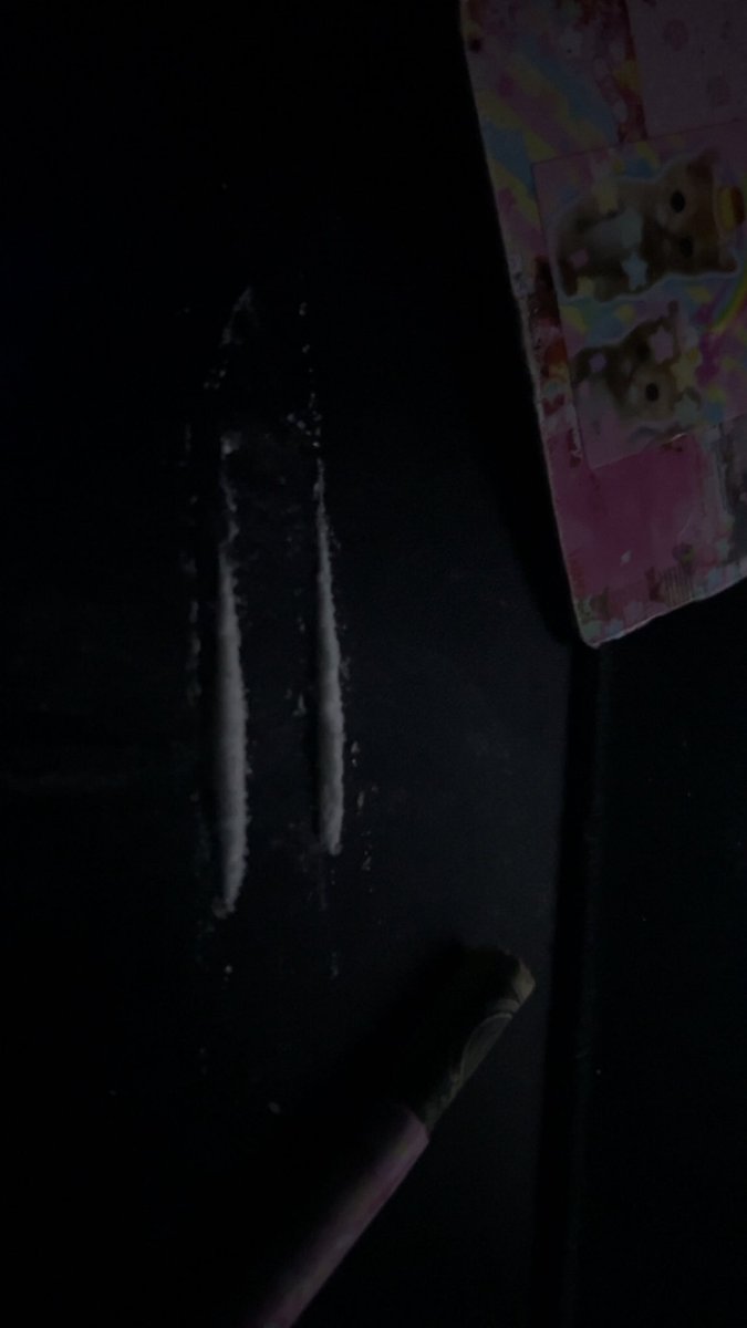 cuteunicornlvr's tweet photo. Mmm a little something to start the night 😋 #drugtwt #coketwt #mollytwt https://t.co/cLDutRecN7