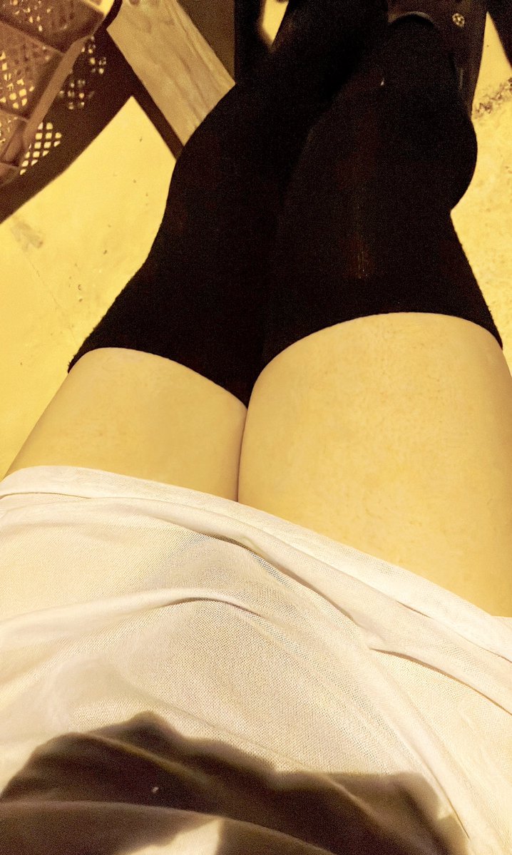 miona_nen's tweet photo. 昨日はスク水ニーソすけすけTシャツで
夜の海をお散歩してきましたー

何も履いてないように見えてえっちぃね♡

#女装 https://t.co/jdO83kMVoc