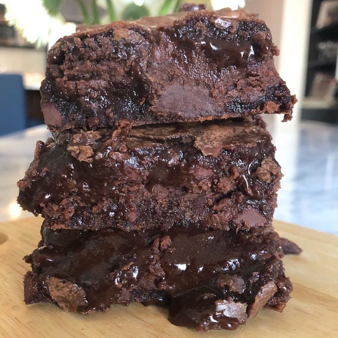 colessence's tweet photo. This or that food poll: chocolate overload!

⋆｡‧˚ʚ 🍩 ɞ˚‧｡⋆ 𖾕𖾝꙼ᩚ𛲕𖾟° ❀⋆.ೃ࿔*:･°❀⋆.ೃ࿔*:･

Food poll for #edrtwtㅤ 

#poll #thread #interactivethread #foodpoll 
⏔⏔⏔ ꒰ ᧔ෆ᧓ ꒱ ⏔⏔⏔ https://t.co/UQLb6c0mQj