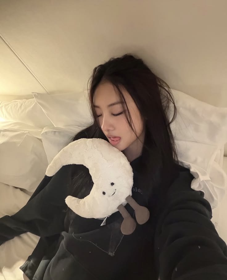 astraldea's tweet photo. @dvlgheroes ⠀
⠀⠀*    ࿐    Aurora Han Yusupova  : 
⠀
𝑖dαde: 23 anos.
𝑐urso: relações internacionais.
𝑓rαternıdαde: baekho.
𝑠exuαlıdαde  &amp;&amp;. 𝑝ronomes: bissexual, ela/dela.
⠀ https://t.co/8rDsHMznQ9