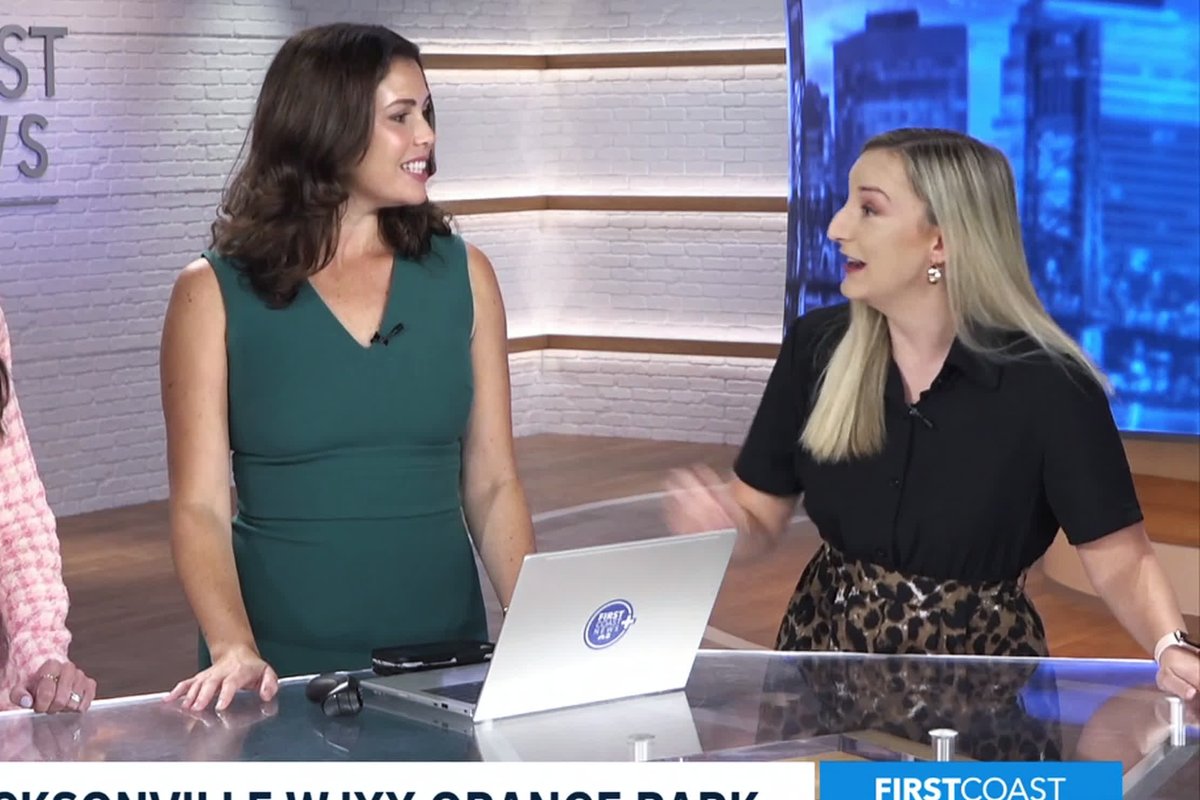 TaylorCarp999's tweet photo. Former Weekend Anchoring Pair Very Hot Riley &amp; Lee On The Anchoring Desk Together Tonight In Jacksonville FL! Both In Green &amp; Black Colors! Very Nice For Both! @rileyphillipstv 🟢 @SouthwickStorms ⚫️🐆 https://t.co/MwD2ZZulWj