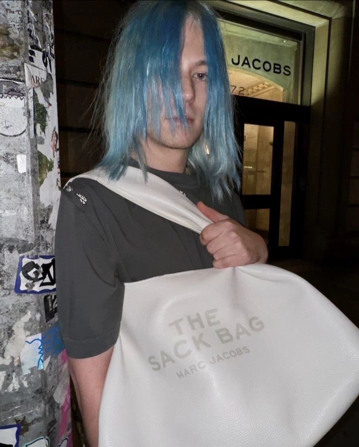 lastg1r1onearth's tweet photo. they them bladee is so cute https://t.co/dEJUeVYUgv