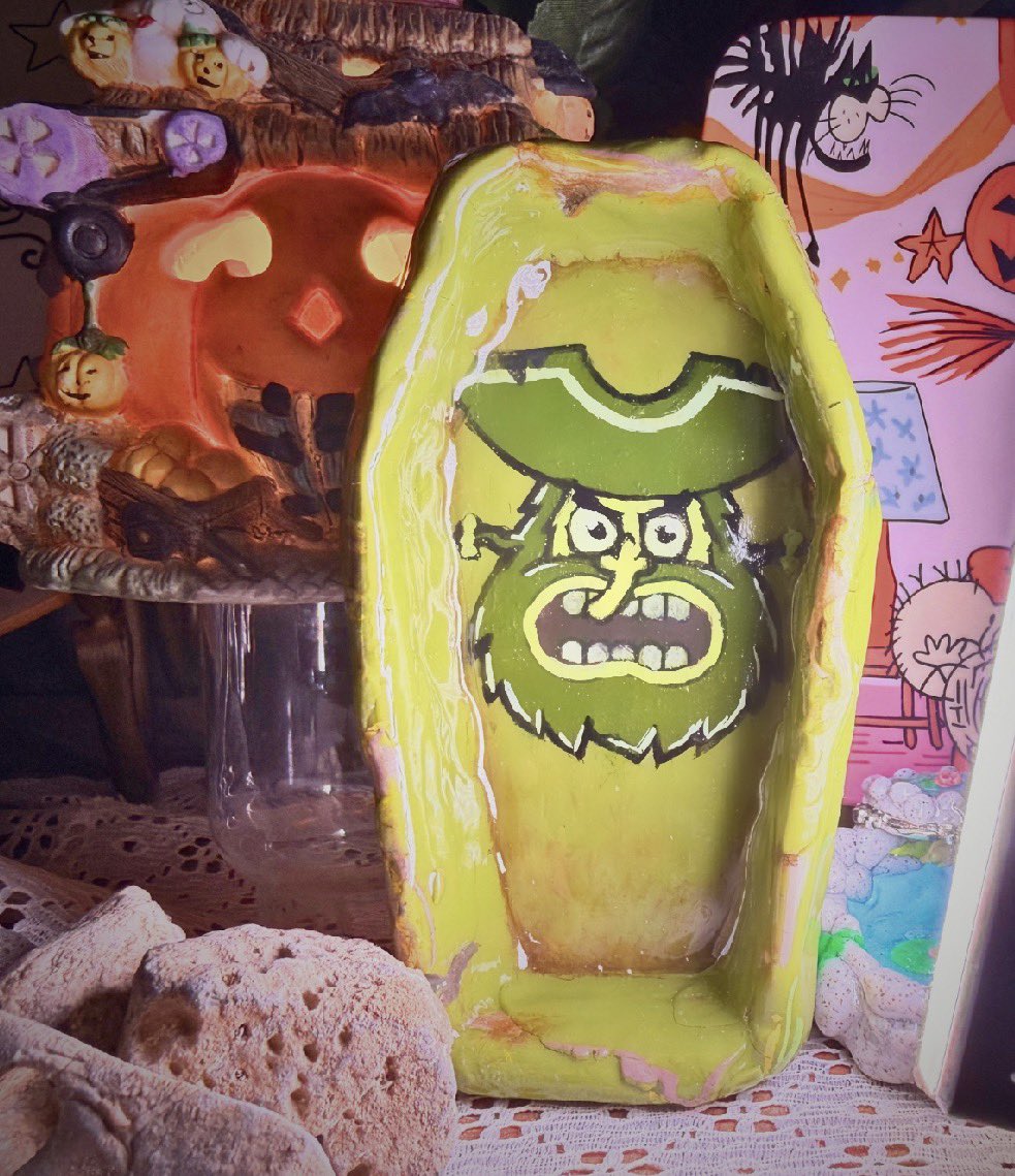 lvl99roidmage's tweet photo. Okay and my latest favorite I’ve made so far, the Flying Dutchman coffin trinket tray…. (hand painted BTW!!) AHHH loved making this one! Available now! (Link in bio) #spongebob #flyingdutchman #halloween #handmade #trinkettray #smallbuisnessowner #handpainted https://t.co/JB97UrLvES