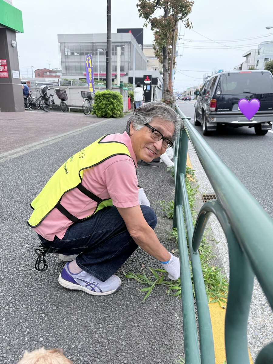 tokyo_ymasuda's tweet photo. 9月19日（土）のクリーンロード大作戦では、雑草抜きが中心の掃除活動になりました。

最近雨が多く、地面が柔らかくなっているので、比較的雑草抜きも楽でした。

明治大学の大学生も初参加してくれて、井の頭通りがキレイスッキリになりました。

#杉並区　
＃クリーンロード大作戦 https://t.co/YUXnkmTnwA
