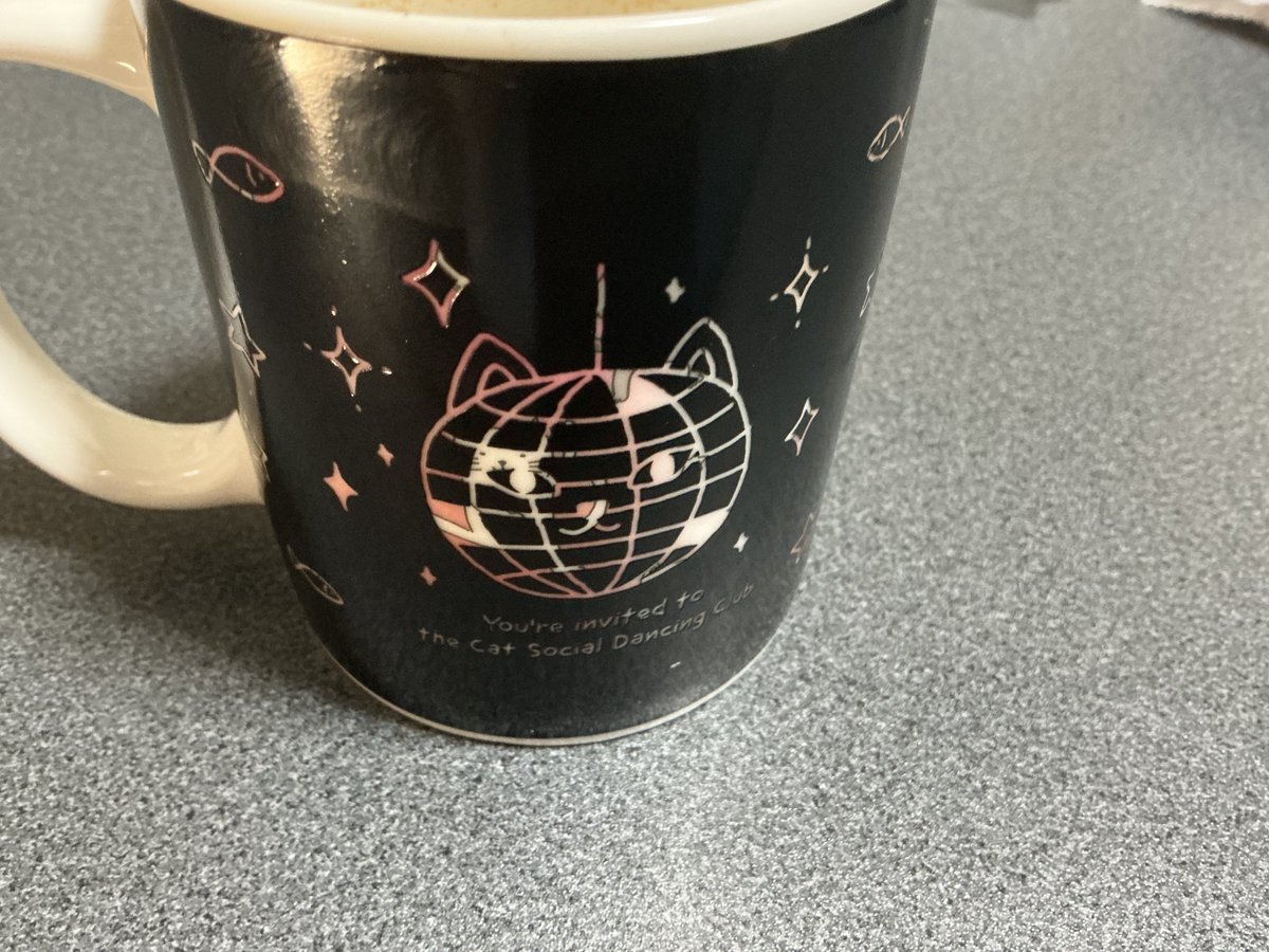 ff14_kanegatis's tweet photo. ダイソーで温まるとダンシングねこちゃん達が出てくるゴキゲンなマグカップを見つけて即買いしてしまった🕺🕺🪩🕺🕺🪩 https://t.co/VdbIKhCd8A