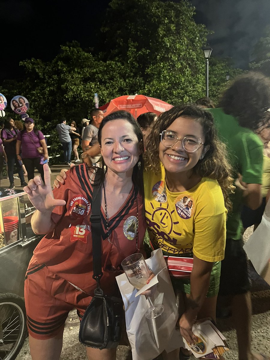 yasmimalvespe's tweet photo. Nas ruas e nas redes a cada dia que passa, me deparo cada vez mais com muitas pessoas querendo um mandato combativo na Alepe. Hoje foi lindo a recepção em Olinda e no Recife!✊🏽

Falta pouco para fazermos história, vamos somando votos com amigos, familiares e a vizinhança! Compartilhe nosso material, indique o acesso ao nosso site com nosso programa de propostas feito coletivamente https://t.co/kiT7b24iaZ e colabore com a nossa vaquinha. Vamos juntos!

#Yasmim50999