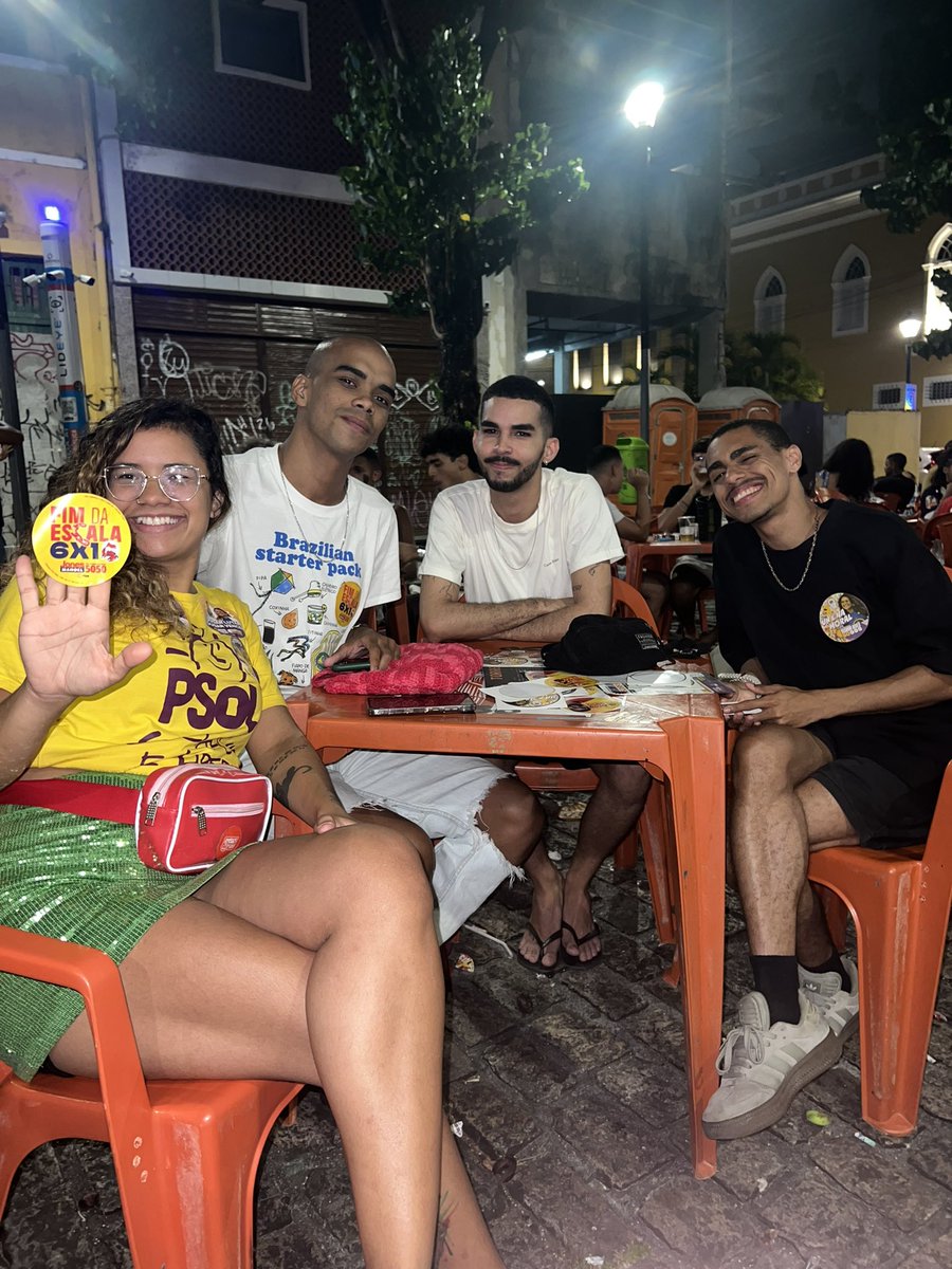 yasmimalvespe's tweet photo. Nas ruas e nas redes a cada dia que passa, me deparo cada vez mais com muitas pessoas querendo um mandato combativo na Alepe. Hoje foi lindo a recepção em Olinda e no Recife!✊🏽

Falta pouco para fazermos história, vamos somando votos com amigos, familiares e a vizinhança! Compartilhe nosso material, indique o acesso ao nosso site com nosso programa de propostas feito coletivamente https://t.co/kiT7b24iaZ e colabore com a nossa vaquinha. Vamos juntos!

#Yasmim50999