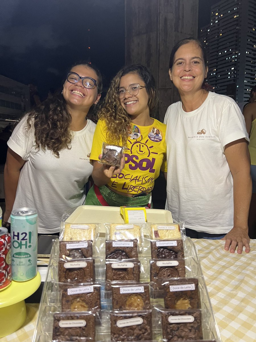 yasmimalvespe's tweet photo. Nas ruas e nas redes a cada dia que passa, me deparo cada vez mais com muitas pessoas querendo um mandato combativo na Alepe. Hoje foi lindo a recepção em Olinda e no Recife!✊🏽

Falta pouco para fazermos história, vamos somando votos com amigos, familiares e a vizinhança! Compartilhe nosso material, indique o acesso ao nosso site com nosso programa de propostas feito coletivamente https://t.co/kiT7b24iaZ e colabore com a nossa vaquinha. Vamos juntos!

#Yasmim50999