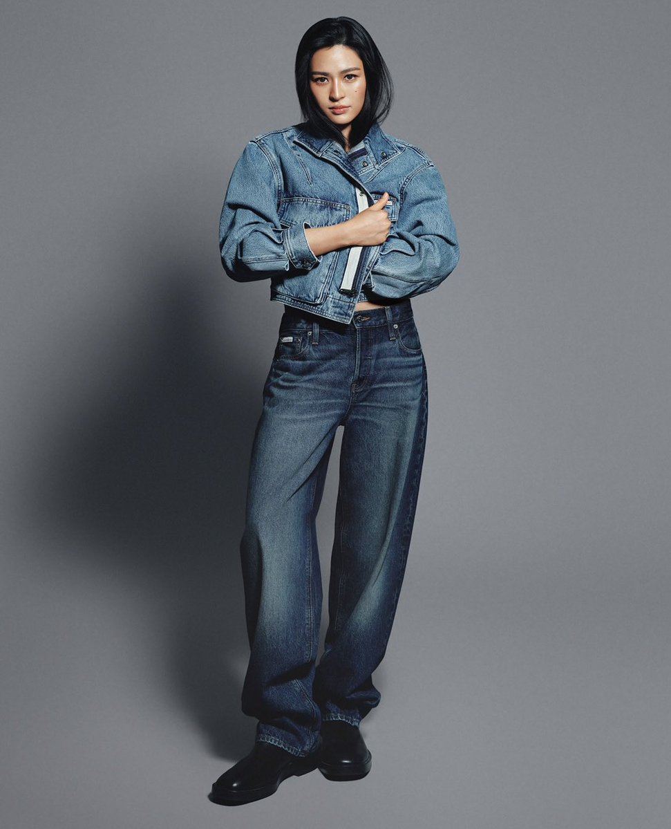 WonderOf00K's tweet photo. Blue or grey? 👀💙🩶

#LinglingkwongxCalvinklein
#Calvinklein #LinglingKwong
@CalvinKlein @linglingsirilak https://t.co/uytbAKzuuh