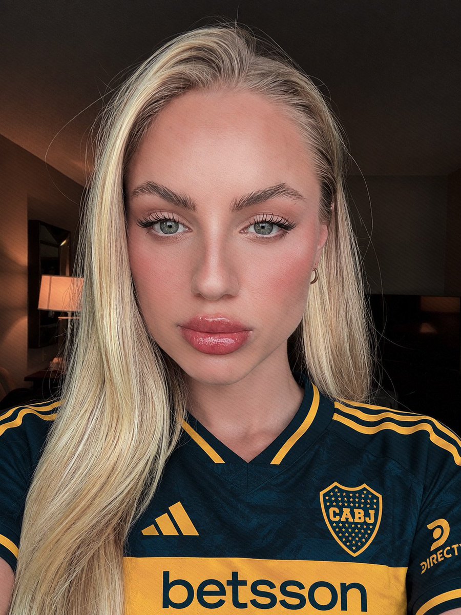 Carolynss_'s tweet photo. (  ⚽️ )   𝘛𝘸𝘪𝘵𝘵𝘦𝘳     : 𝐂𝐚𝐫𝐨𝐥𝐢𝐧𝐚   ——   𝐍𝐞𝐰 𝐏𝐨𝐬𝐭 

🎶 💙  Se viene el fin de semana
Todo' a la cancha vamos a ir
Ya está todo preparado
El bombo y el trapo para salir
 Al equipo que tiene más aguante 🎶 💛🥁

                      #BocaJuniors https://t.co/etSmpAFpqc