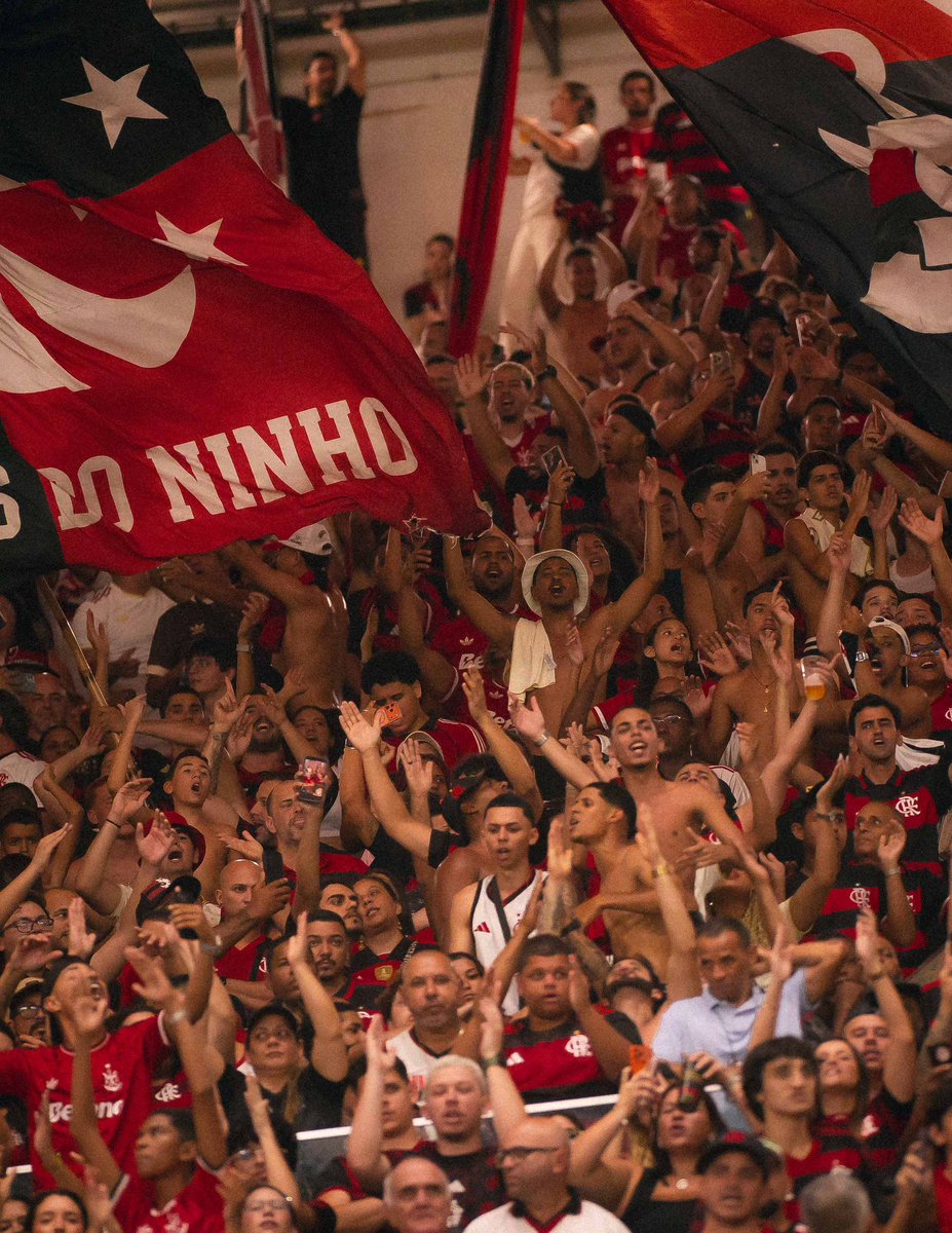 Flamengo's tweet photo. 66.053 presentes em mais uma noite na nossa casa! É aquilo: A GENTE JOGA JUNTO, VAMOS MEU MENGO! 🔴⚫️

#QueTorcidaÉEssa @NacaoCRF https://t.co/3cWAc9XJ7h