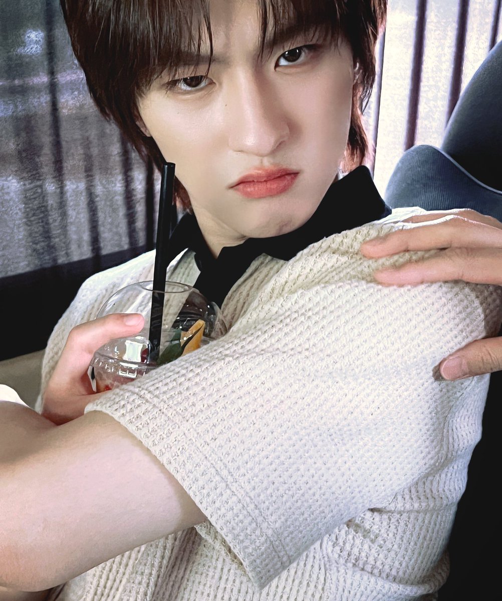 unmmin's tweet photo. ปากดี                                                     ทำอะไร
ขี้เหงา                                                    ไม่ดีสักอย่าง
เอาแต่ใจ https://t.co/b7akwyo5sV