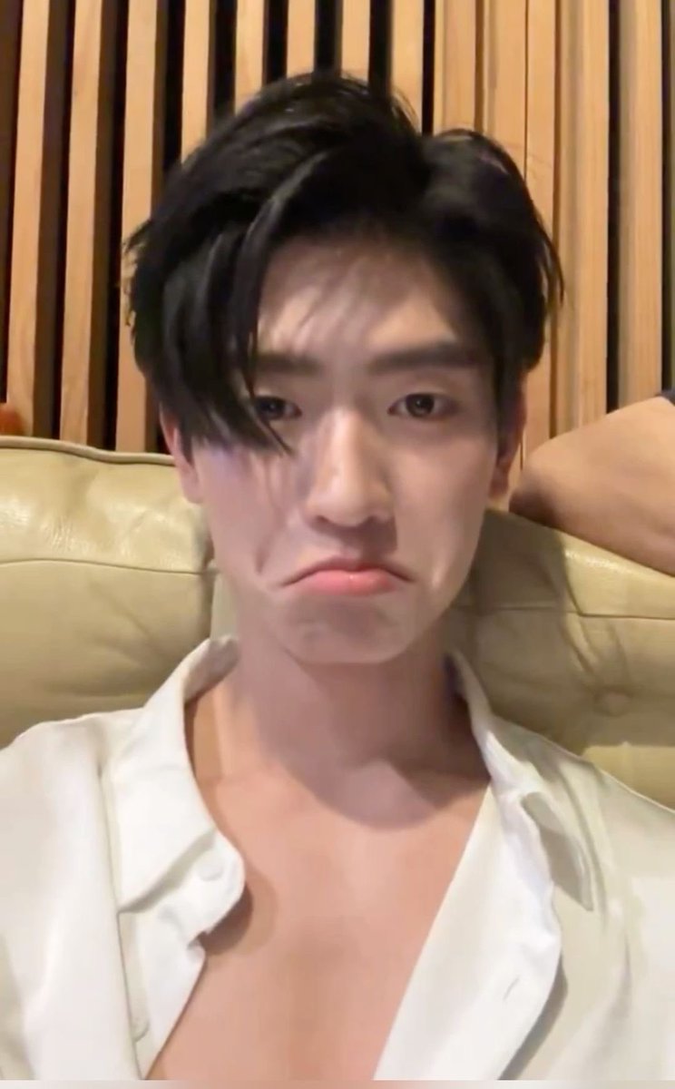 unmmin's tweet photo. ปากดี                                                     ทำอะไร
ขี้เหงา                                                    ไม่ดีสักอย่าง
เอาแต่ใจ https://t.co/b7akwyo5sV