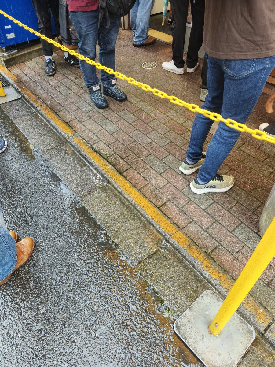 DruSML's tweet photo. 結構並んでてわらってる。笑ってないけど(　  ˙-˙　 ) https://t.co/lyNZbe1b3u