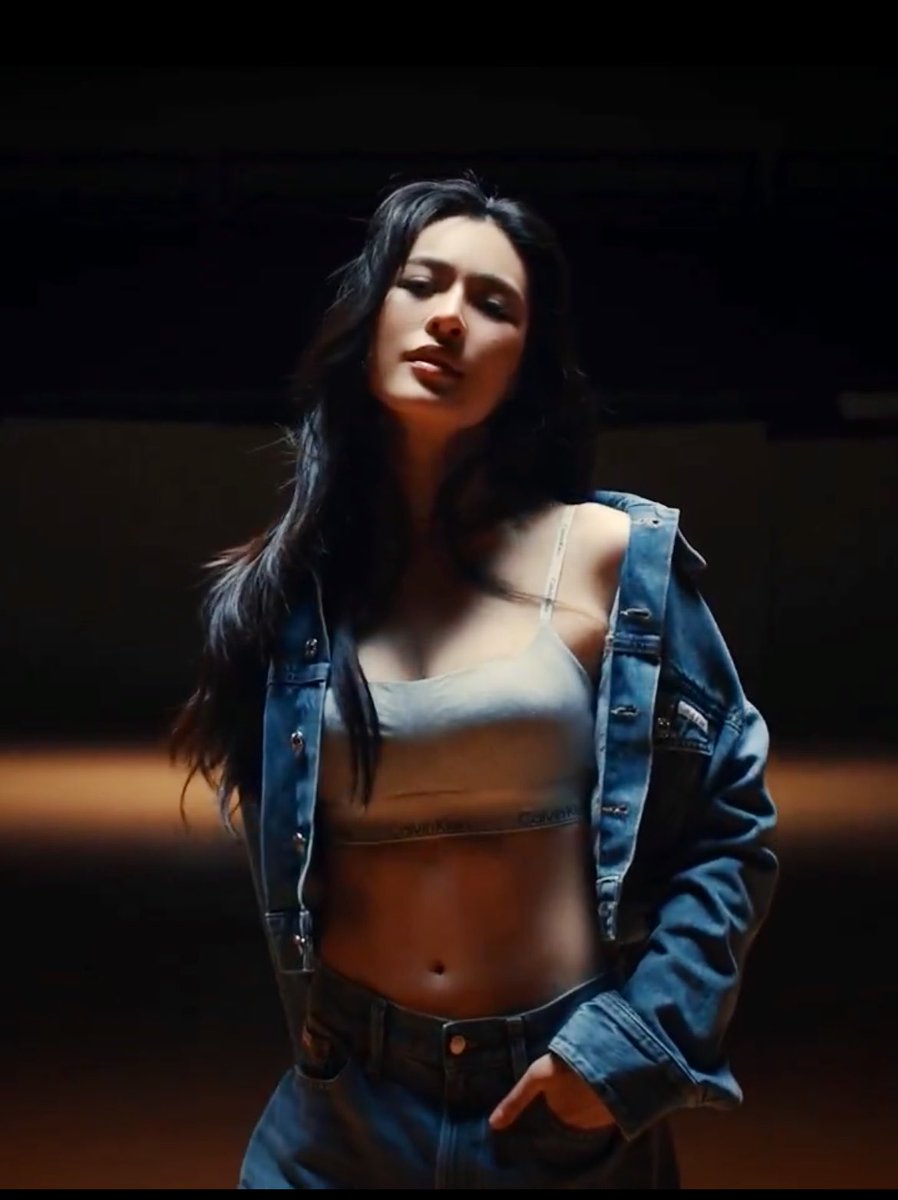 AinMoon7's tweet photo. Good morning #LinglingKwong !!! 🤩

Monday feels even better with Lingling featured in Calvin Klein “Feel The Fit” campaign 🔥💃

#LinglingKwongxCalvinKlein https://t.co/Jw5TcrSp9i