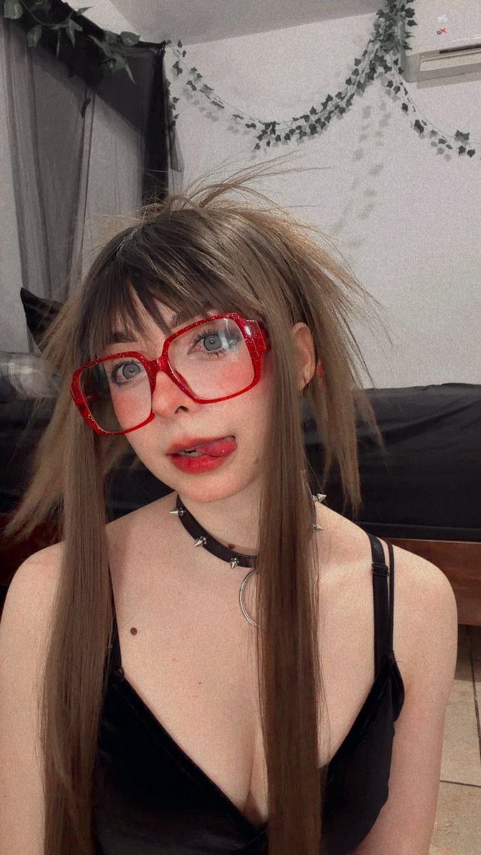 CuyitoK's tweet photo. No sé qué anime ver para terminar mi domingo de la mejor manera TwT https://t.co/T44A9Kjye6