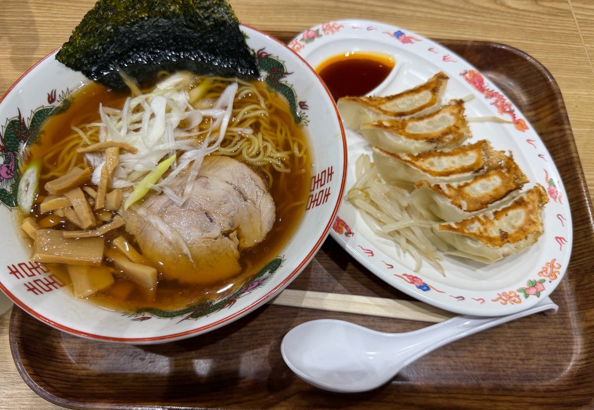 Emp_37's tweet photo. 生憎の雨だったけどありがとう美味しいものたち！ https://t.co/okylv033IJ