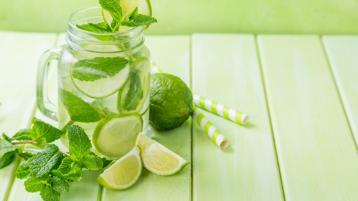 Surahyo3's tweet photo. Craft this icy mint lemonade in 2 mins! Fresh mint, zesty lemon, a splash of honey + ice → perfect summer pick-me-up https://t.co/xMj5ljYR0P