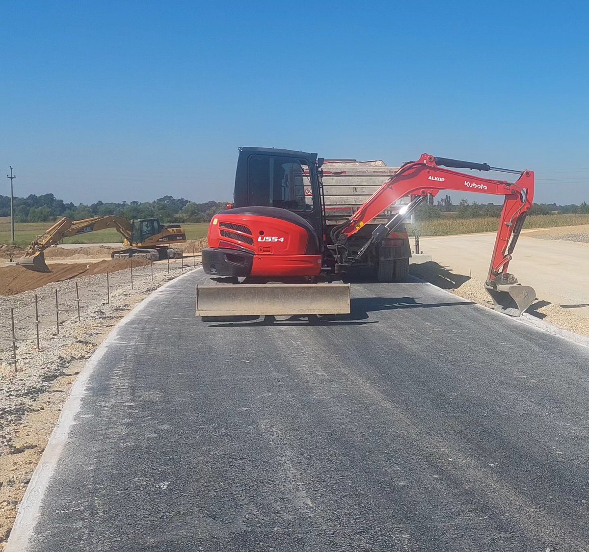 gracedavis752v0's tweet photo. Denovac Interchange: Removing excess asphalt and preparing for concrete curbs and a drainage channel. https://t.co/fGWN1EpSG6