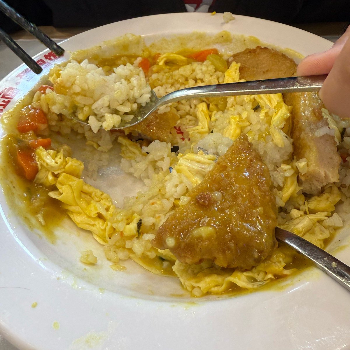 andikap20234475's tweet photo. Late night craving satisfied—steaming Japanese curry rice, warm pickles, and that quiet hum of the old kitchen. Sometimes the best end to the day is a small, cozy bite. https://t.co/fw6xMiac6y